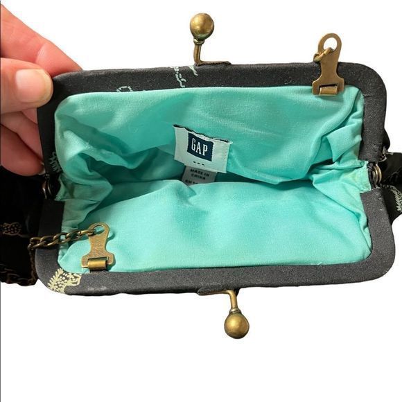 Gap 80% silk kisslock evening bag tuck away chain - running‎ horse design. - Picture 6 of 6